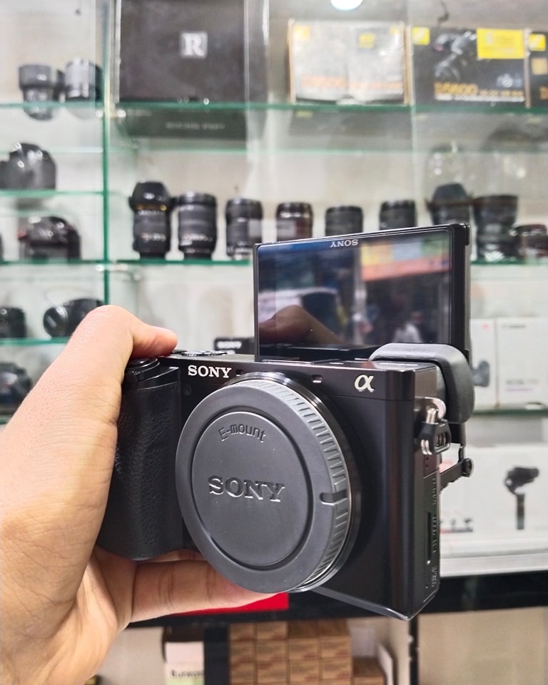 CAMERA SONY A6100 + LENTE 16-50mm OSS SEMI NOVA