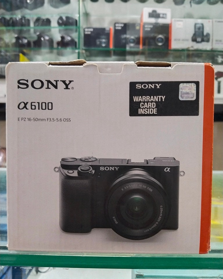 CAMERA SONY A6100 + LENTE 16-50mm OSS SEMI NOVA