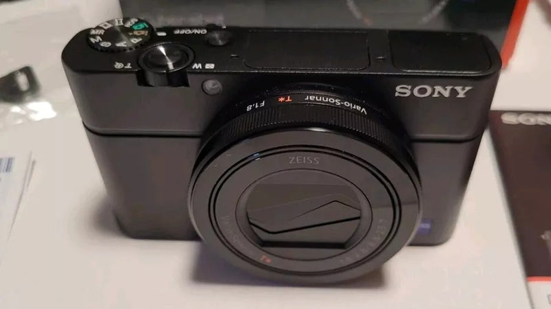 CAMERA SONY RX100